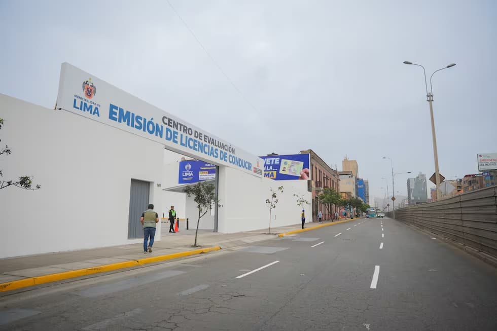 Centro de evaluación y emisión de licencias — Av. Grau 169